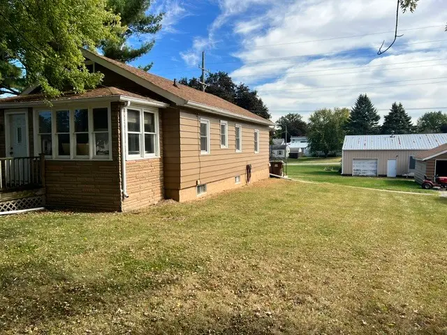 913 S 15th Avenue, Freeport, IL 61032 - #3