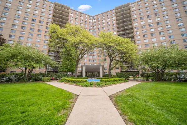 7033 N Kedzie Avenue #815, Chicago, IL 60645