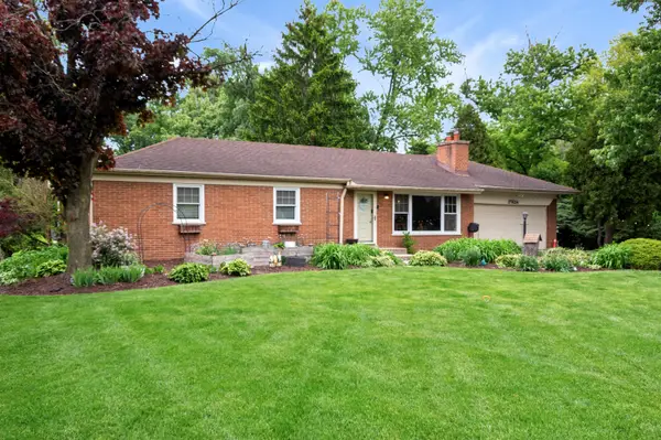 17W214 W Hillside Lane, Willowbrook, IL 60527