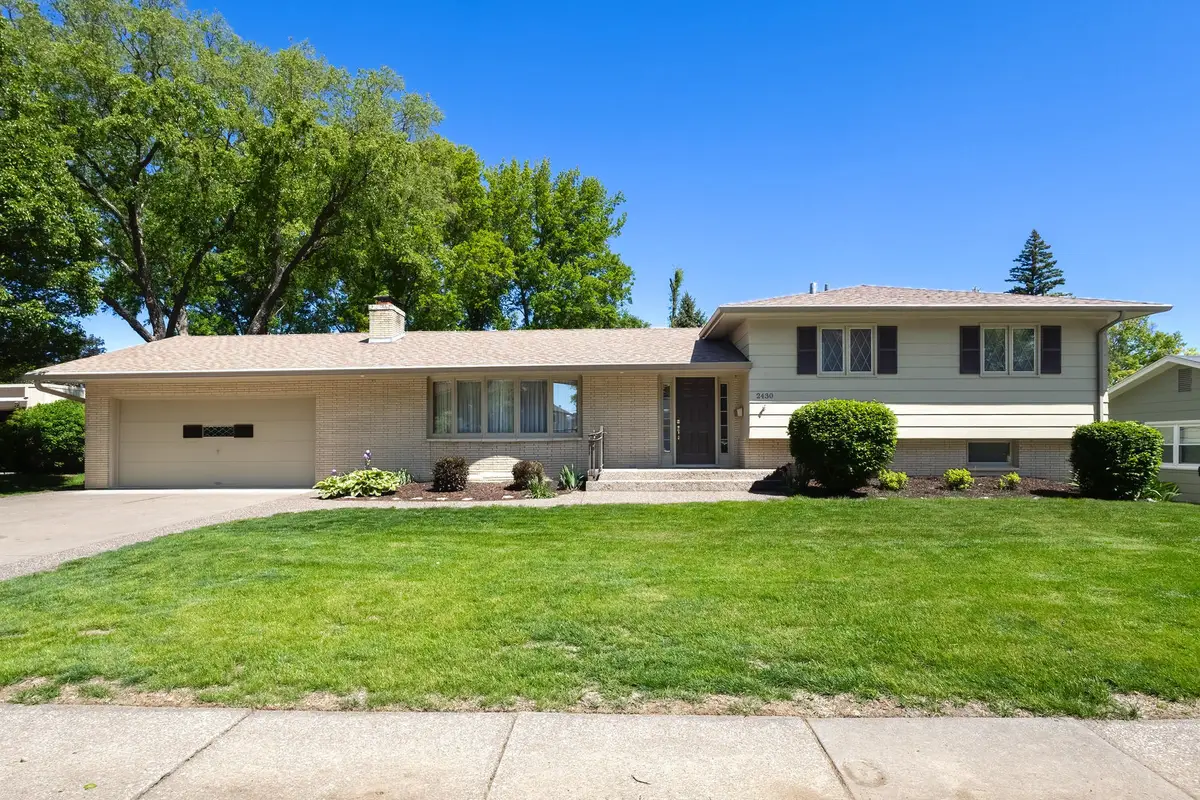 2430 E Columbia Avenue, Davenport, IA 52803 - #1