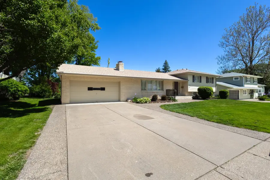 2430 E Columbia Avenue, Davenport, IA 52803 - #3