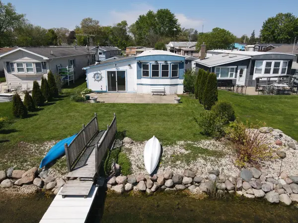 416 S Cogswell Drive #40, Silver Lake, WI 53170