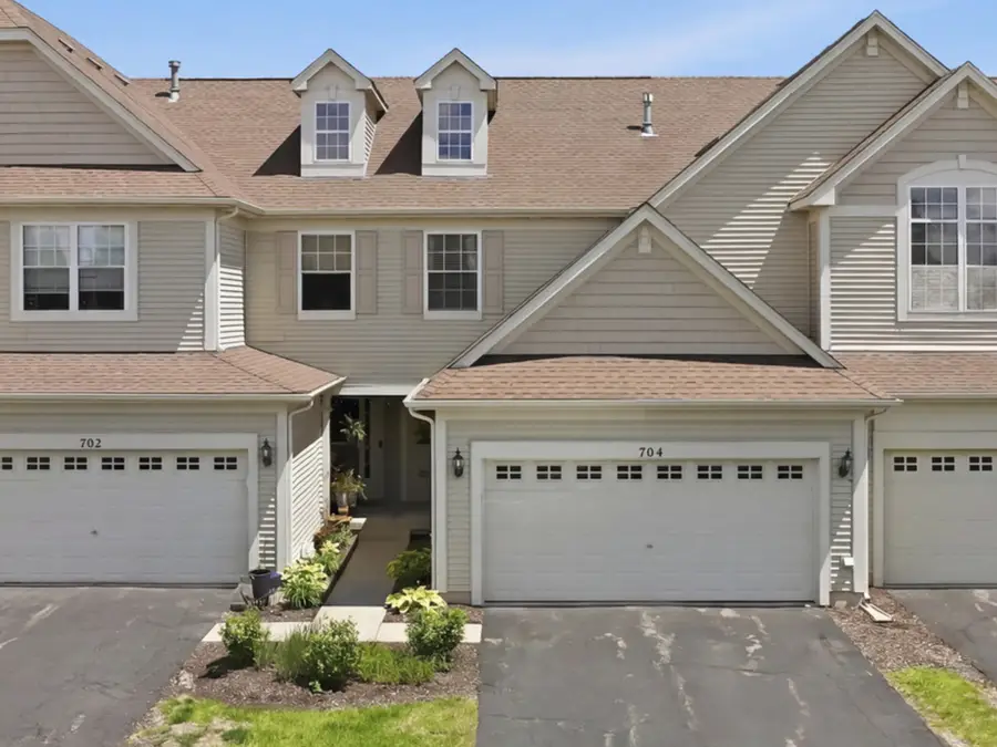 704 Amherst Drive, Sycamore, IL 60178 - #3