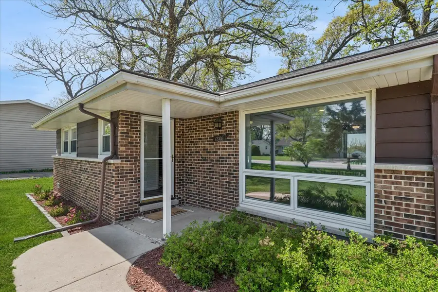 1806 Hazelwood Drive, Lindenhurst, IL 60046 - #3