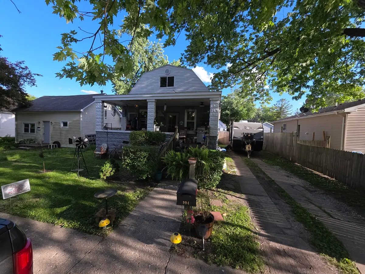 904 E Macon Street, Clinton, IL 61727 - #1