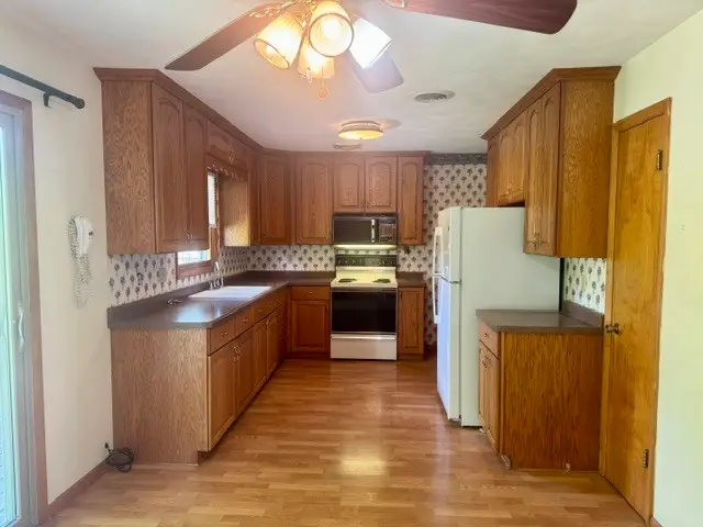 2613 N 11th Street, Clinton, IA 52732 - #3