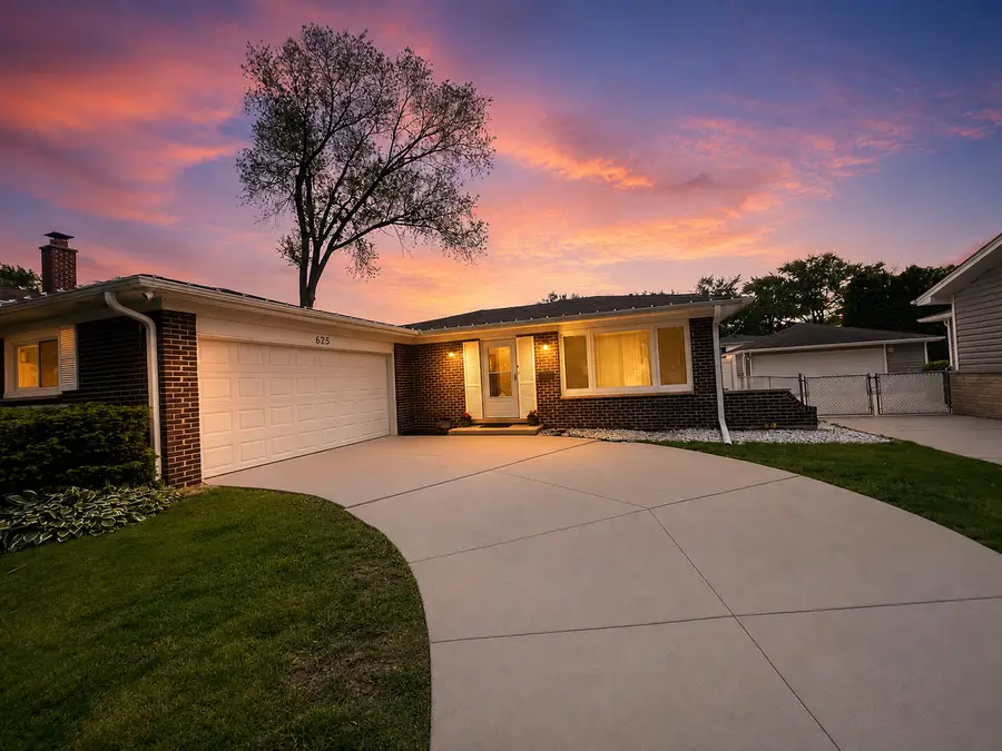 625 Devonshire Drive, Des Plaines, IL 60018 - #2