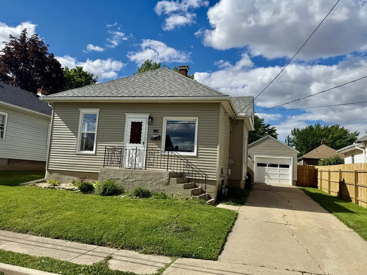 625 10th Street, Peru, IL 61354 - #1