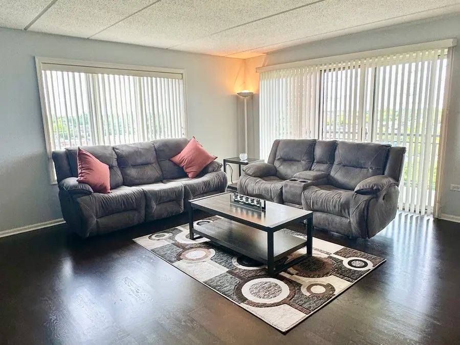 390 S Western Avenue #605, Des Plaines, IL 60016 - #2