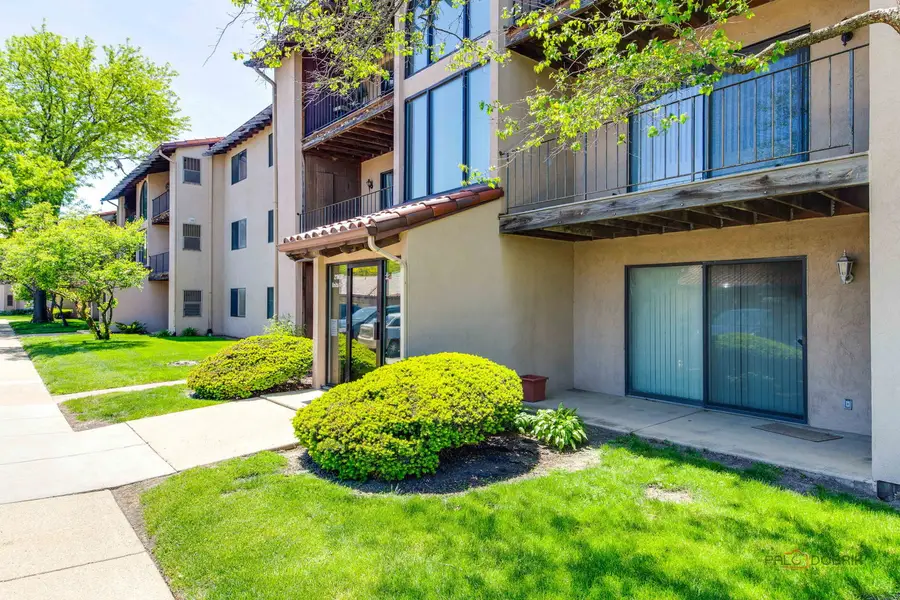 21W581 North Avenue #5, Lombard, IL 60148 - #3