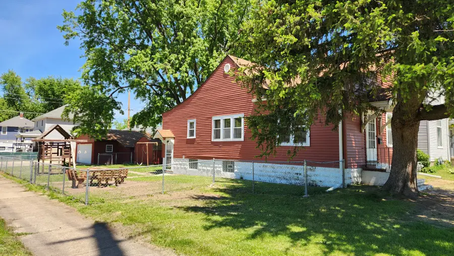 562 7 Avenue S, Clinton, IA 52732 - #3
