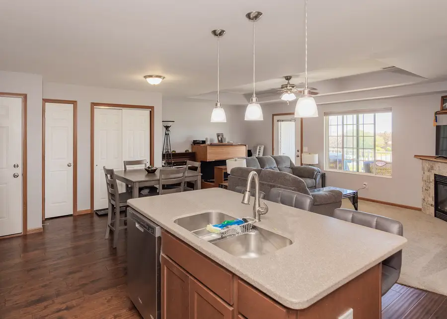 240 E Franklin Street #204, Eldridge, IA 52748 - #2