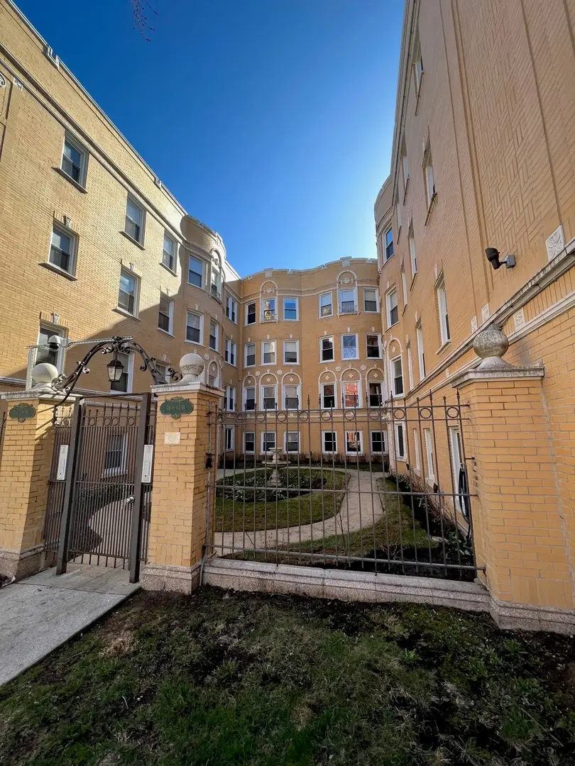 7411 N Hoyne Avenue #2, Chicago, IL 60645 - #1