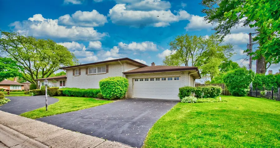 4351 W Chase Avenue, Lincolnwood, IL 60712 - #2