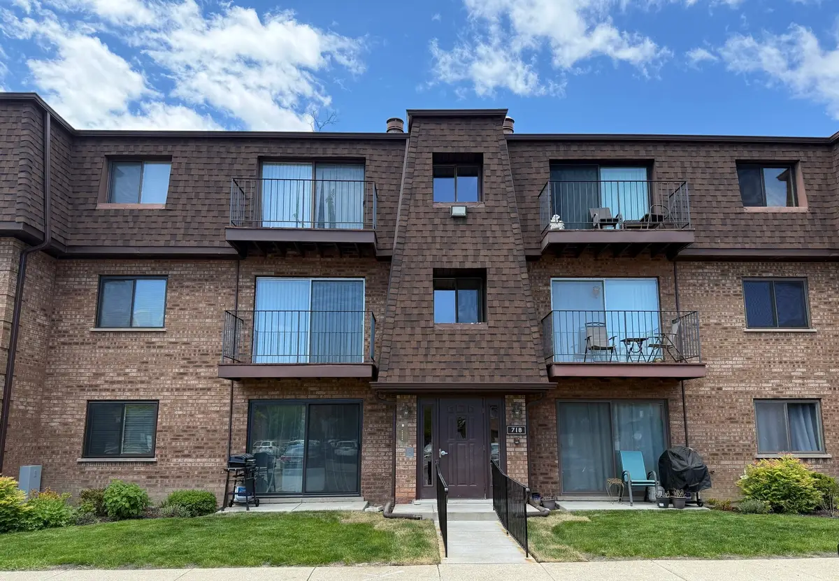 718 Cobblestone Circle, Glenview, IL 60025 - #1