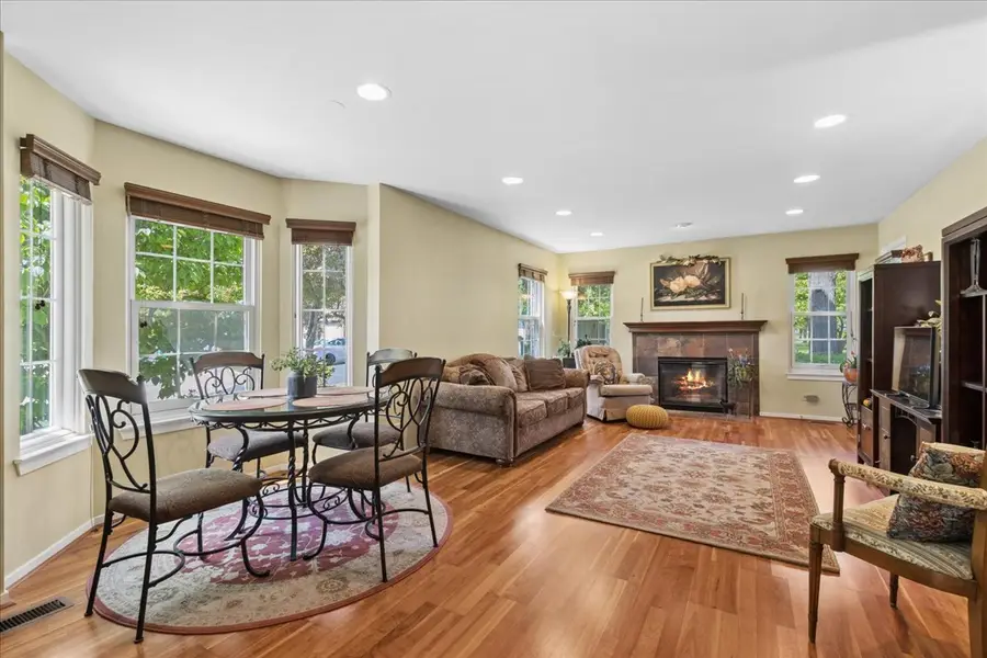1230 S Wellington Court, Buffalo Grove, IL 60089 - #3