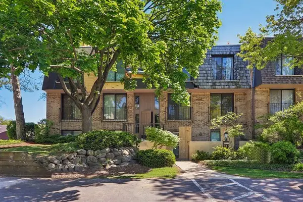 1712 Northfield Square #F, Northfield, IL 60093