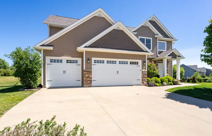 6151 Spring Circle, Davenport, IA 52807 - #3