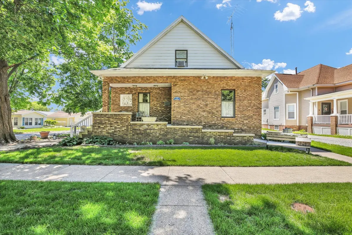 12 S Walnut Street, Villa Grove, IL 61956 - #1