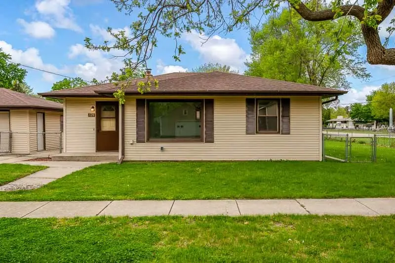 320 E Marshall Street, Belvidere, IL 61008 - #1