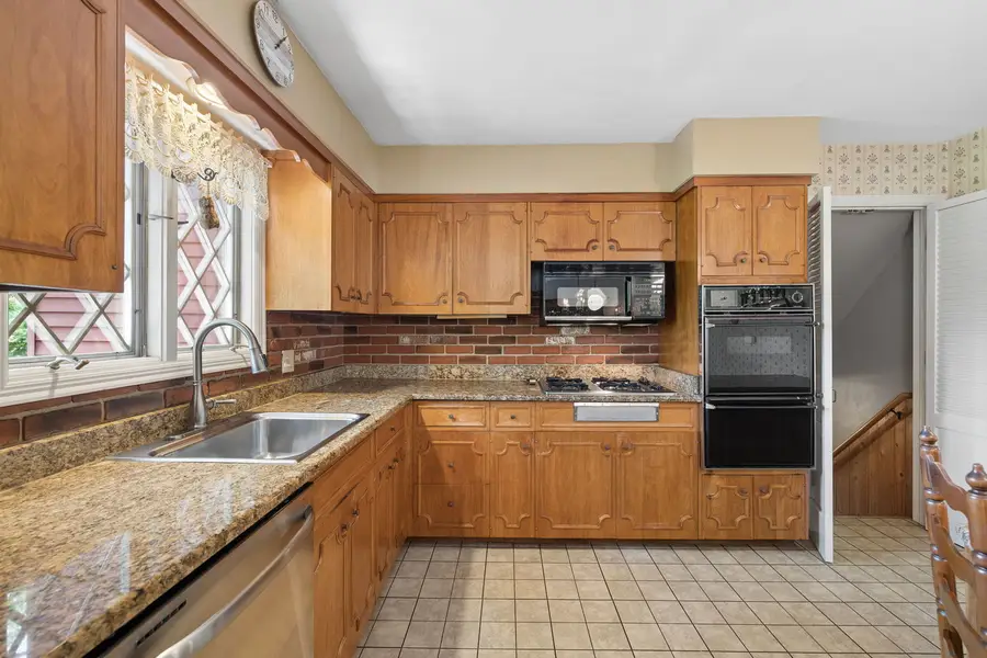 23W081 Red Oak Drive, Glen Ellyn, IL 60137 - #3