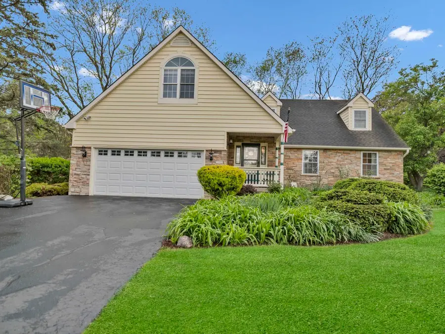 38W643 Bittersweet Lane, Elgin, IL 60124 - #2