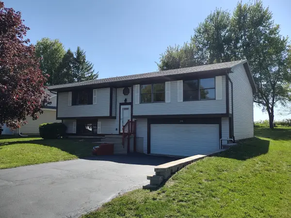 154 Columbia Street Nw, Poplar Grove, IL 61065