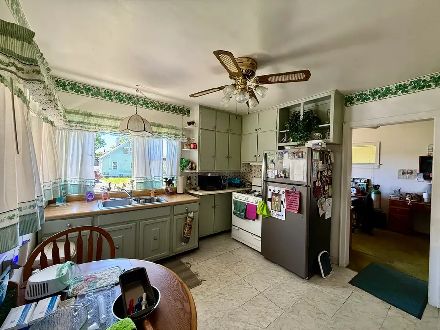 1006 N Sangamon Avenue, Gibson City, IL 60936 - #2