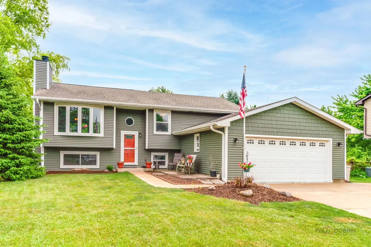 829 Colony Court, Lindenhurst, IL 60046 - #1