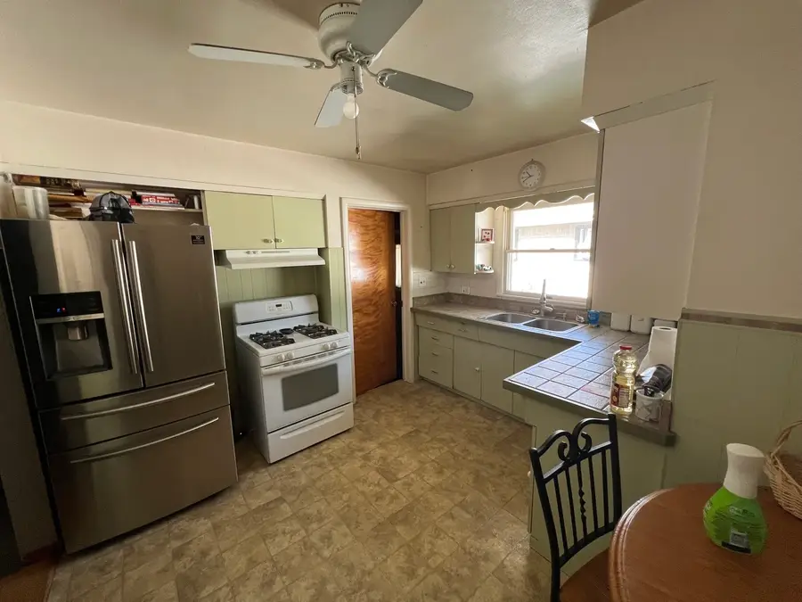 555 Elsie Avenue, Crest Hill, IL 60403 - #2