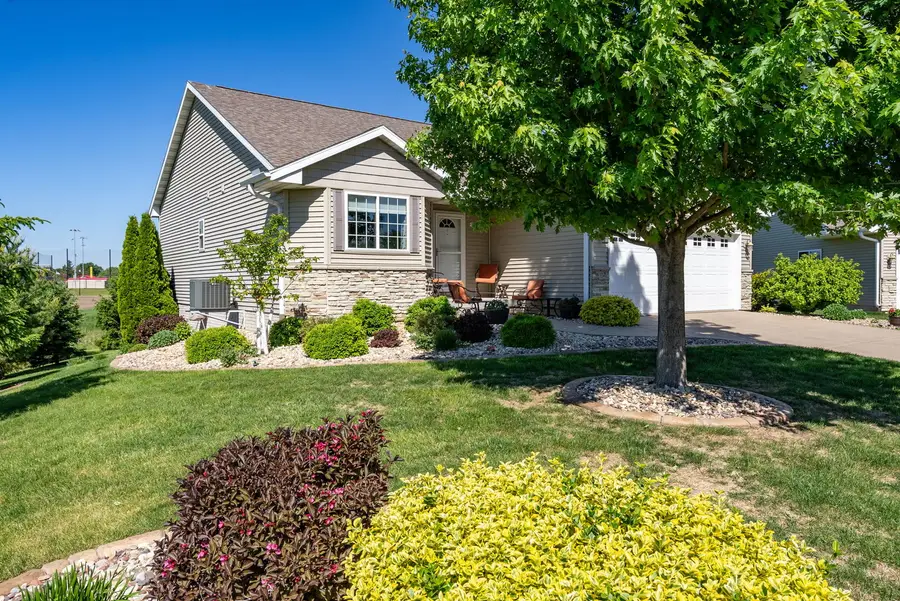 602 E Sheridan Drive, Eldridge, IA 52748 - #3