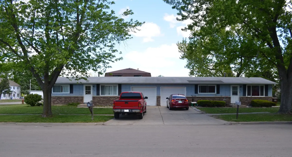903-905 West Street, Harvard, IL 60033 - #1