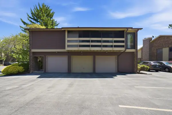 1 W Stonebridge Court #1C, Palos Hills, IL 60465