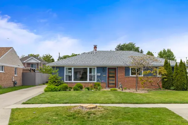 1076 S 3rd Avenue, Des Plaines, IL 60016