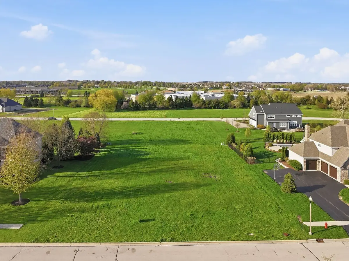 223 Merry Oaks Drive, Sycamore, IL 60178 - #1
