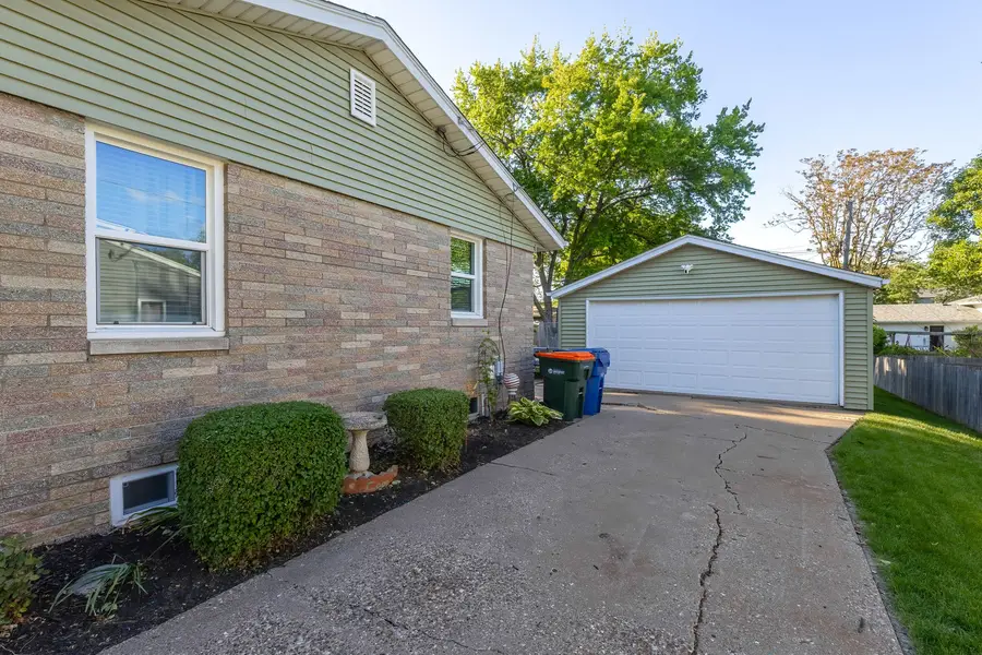 1920 E 31st Street, Davenport, IA 52807 - #3