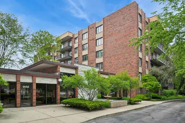 9560 Gross Point Road #409B, Skokie, IL 60076