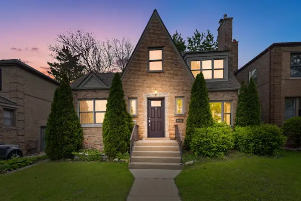 9535 S Fairfield Avenue, Evergreen Park, IL 60805
