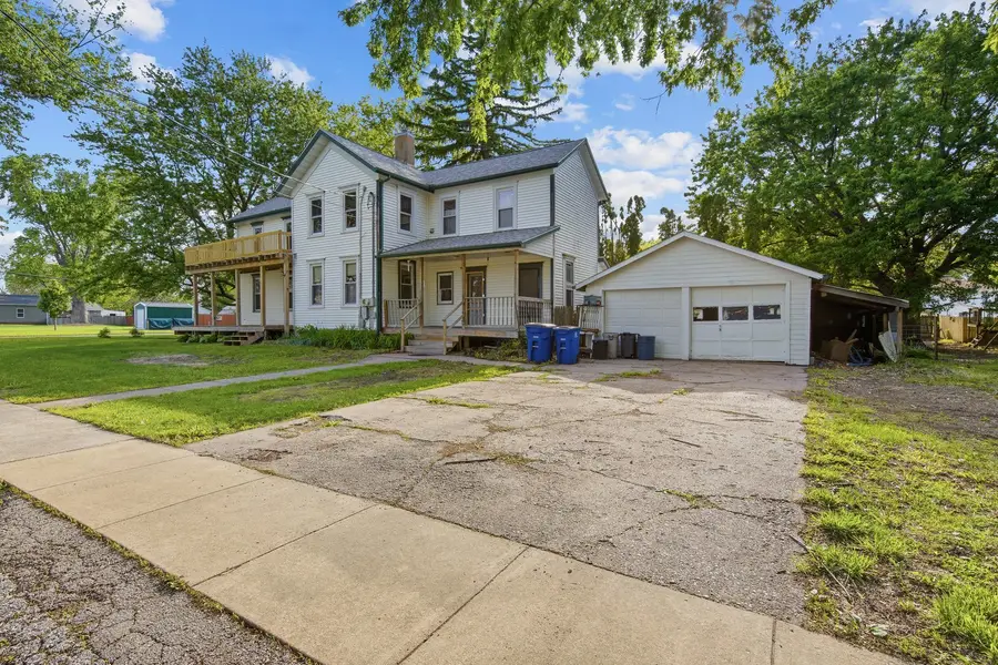 200 W Locust Street, Cambridge, IL 61238 - #2