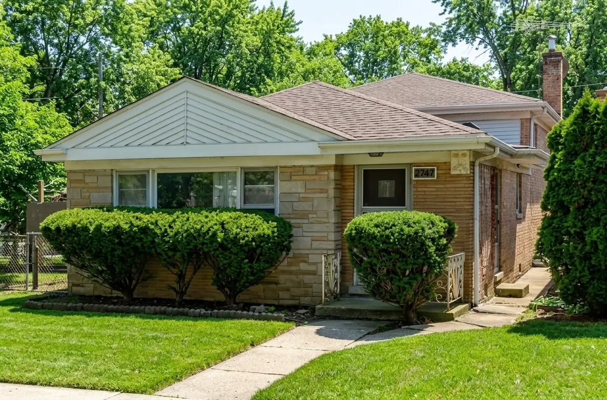 2747 W Lunt Avenue, Chicago, IL 60645 - #1