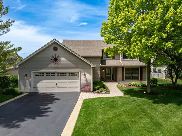 201 Tulip Circle, Island Lake, IL 60042
