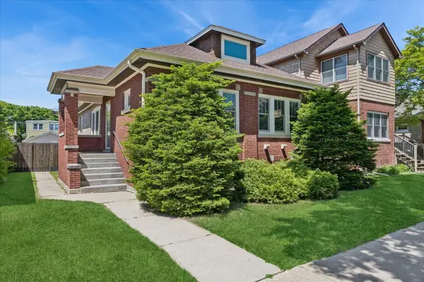 3810 N Mozart Street, Chicago, IL 60618