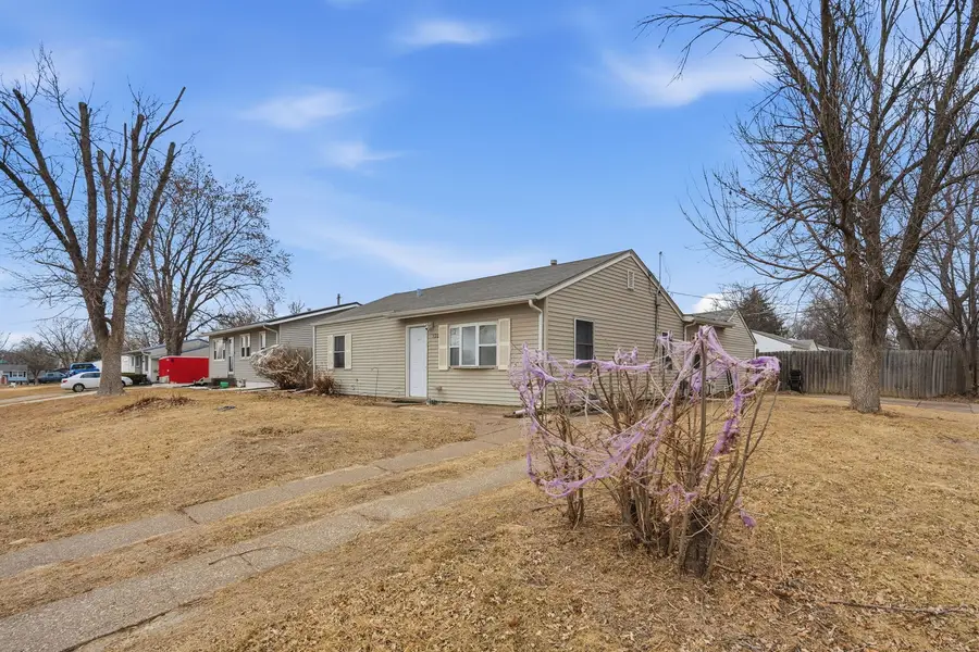 3202 W 67th Street, Davenport, IA 52806 - #2