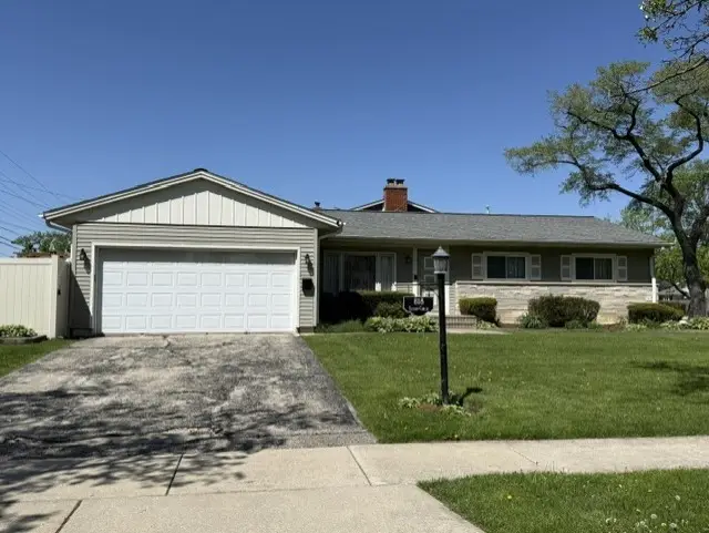 818 Leahy Circle, Des Plaines, IL 60016 - #1