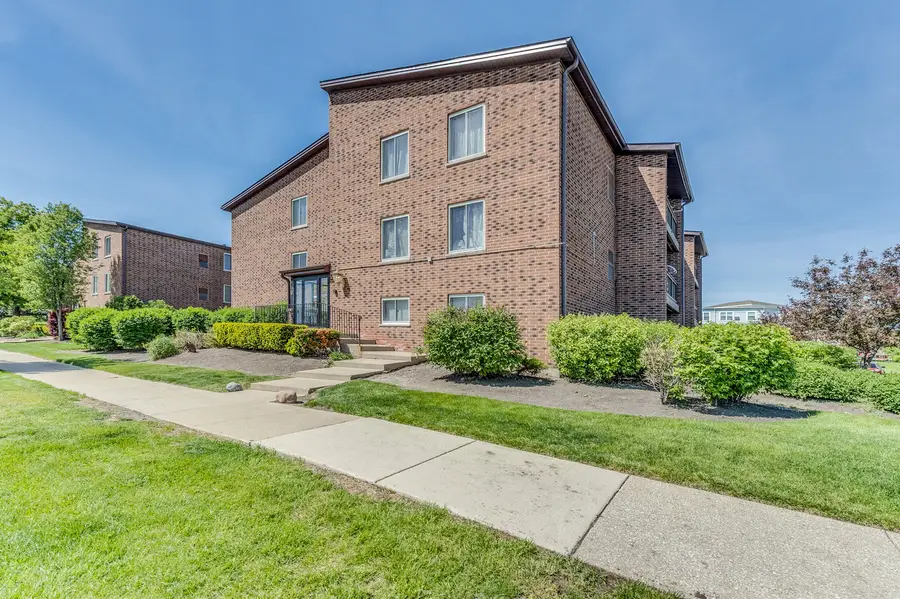 900 Perrie Drive #304, Elk Grove Village, IL 60007 - #2