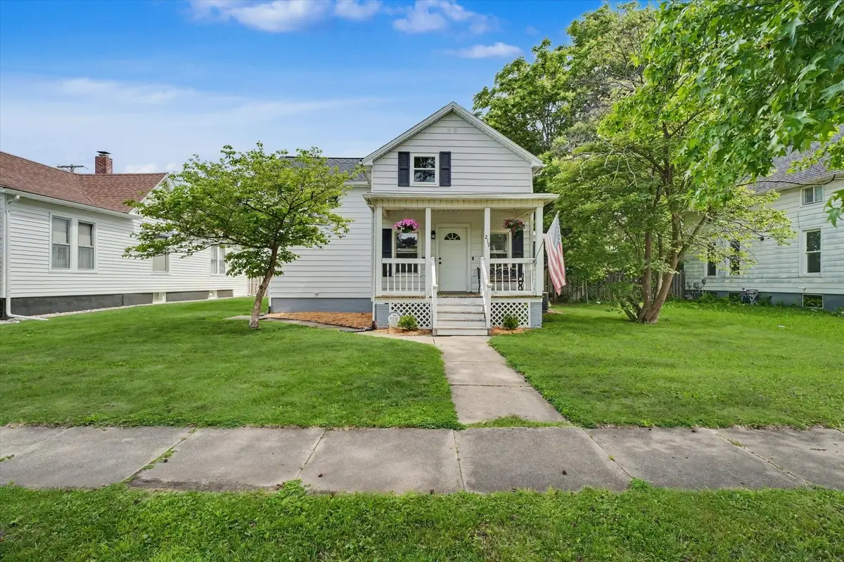 219 E Orleans, Paxton, IL 60957 - #1