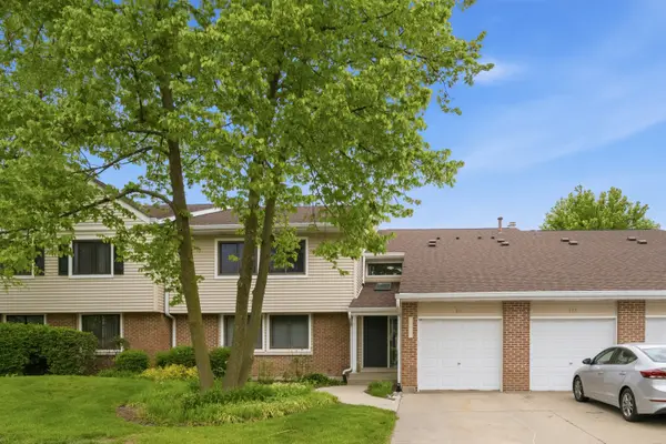 981 Pine Tree Circle S #981, Buffalo Grove, IL 60089