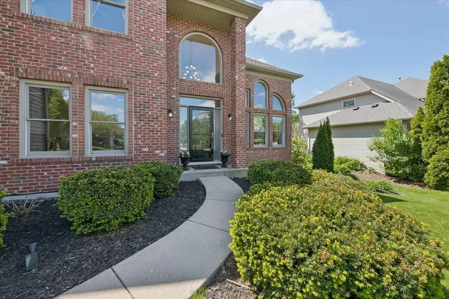 2119 W Thornwood Drive, South Elgin, IL 60177 - #2