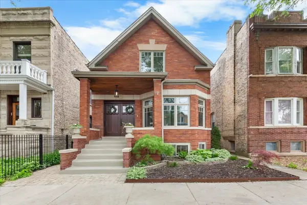 1819 N Whipple Street, Chicago, IL 60647