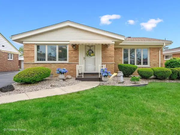 10833 Claridge Avenue, Westchester, IL 60154